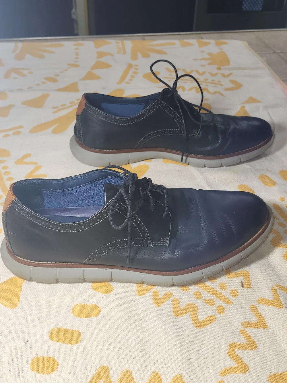Johnston & Murphy Black Leather Derby Shoes with Brown Welt